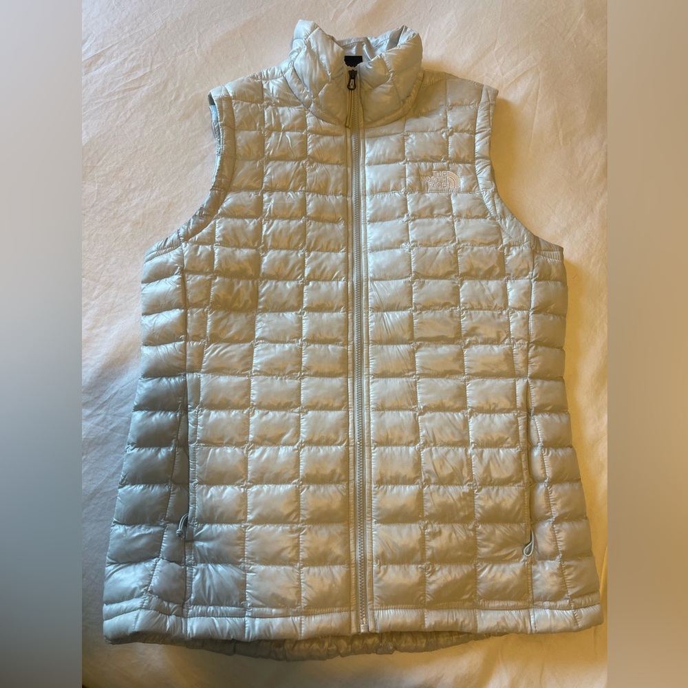 North face Women’s Themoball Eco Vest small